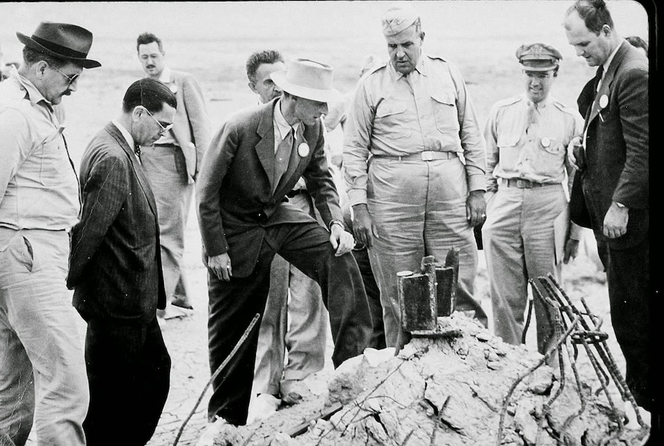 Oppenheimer et son équipe bombe atomique