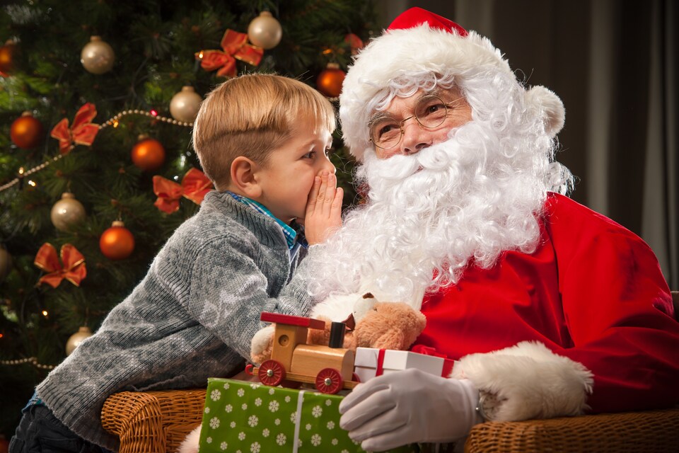 Chaque année, les centres commerciaux deviennent les lieux de rencontre des enfants et du père Noël (archives).