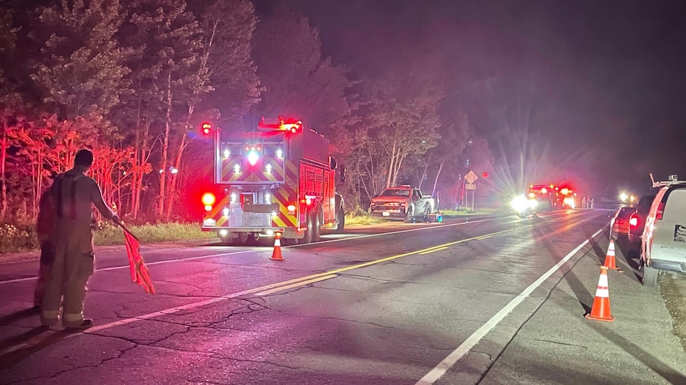 Les services d'urgence sur les lieux de l'accident.