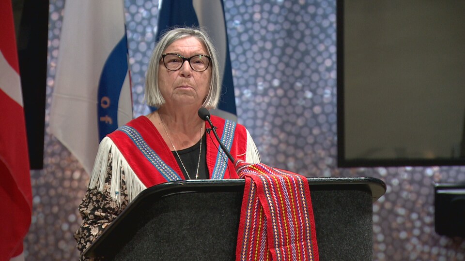 La présidente de la nation métisse de l'Alberta, Audrey Poitras, lors de son discours le 27 septembre.