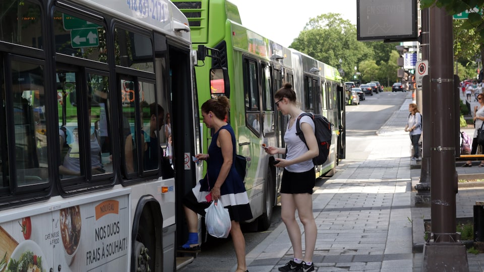 Laissez Passer Gratuit Pour Les Enfants De Moins De 12 Ans Dans Les Autobus De Quebec Radio Canada Ca