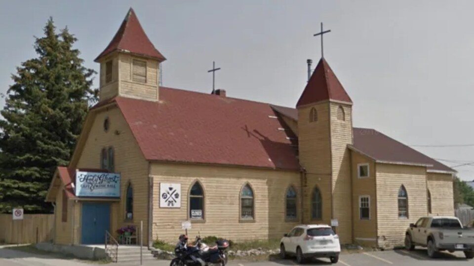 L'église, vue de l'extérieur.