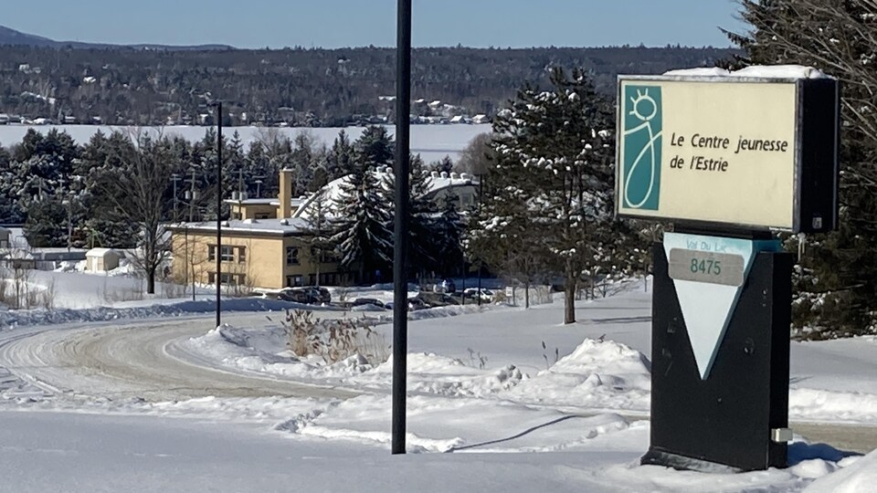 L'entrée du centre jeunesse. 