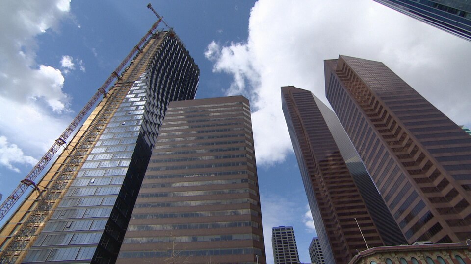 Des tours de verre au centre-ville de Calgary.