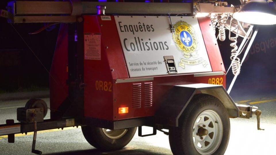 Un module de la Sûreté du Québec avec l'inscription «Enquête collisions».