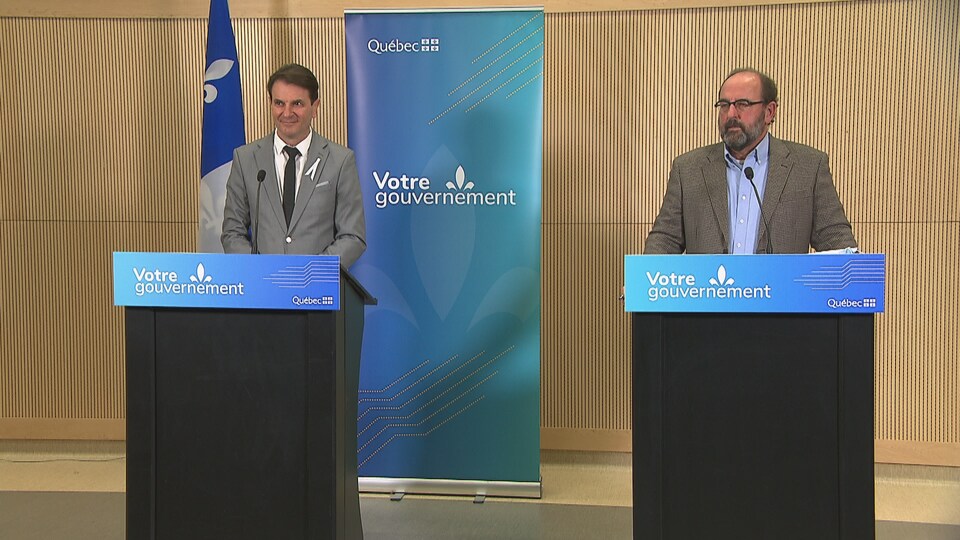François Bonnardel et le Dr Alain Poirier en conférence de presse.