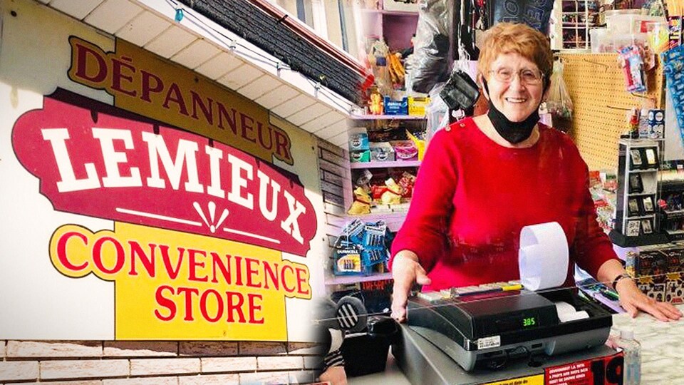 À la gauche : l'enseigne du Dépanneur Lemieux. À la droite : La propriétaire, Louise Lemieux.