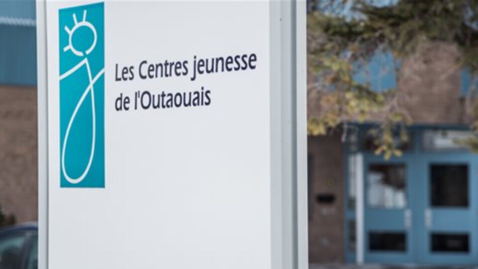 Affiche des Centres jeunesse de l'Outaouais.