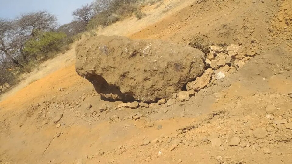 La météorite El Ali, déterrée, en Somalie.  