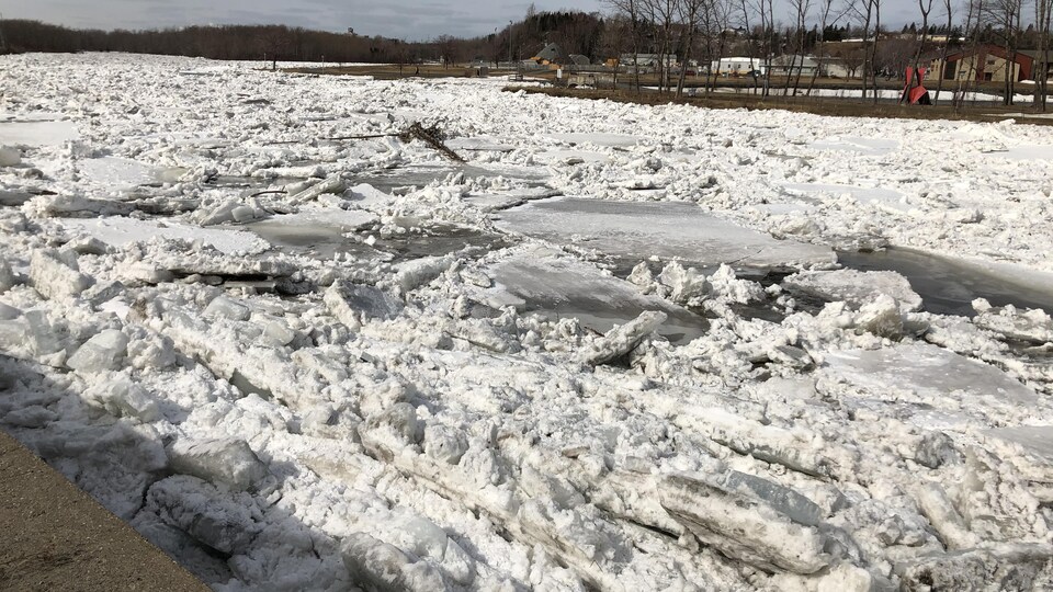 Des embâcles sur la rivière Matane.