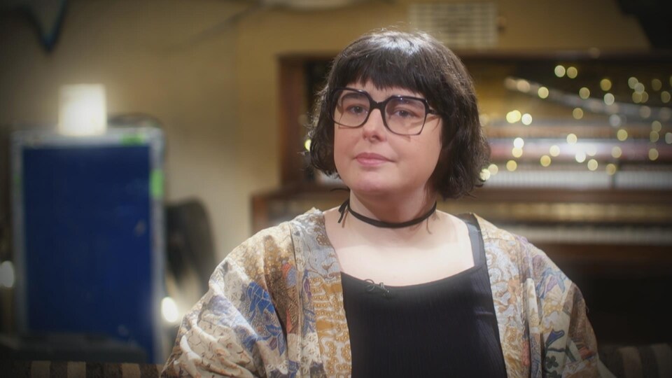 L'artiste fransaskoise dans le Petit local de l'Atelier culturel