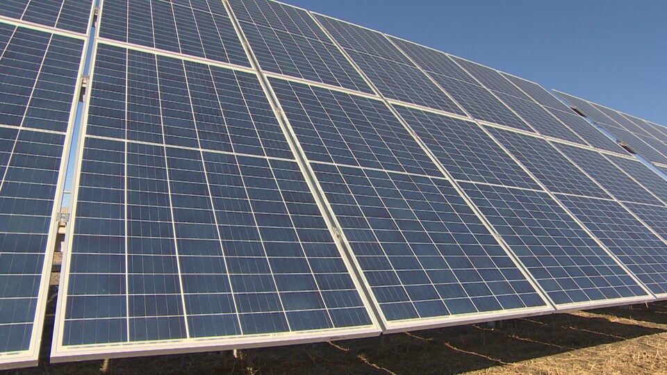 Des panneaux solaires.