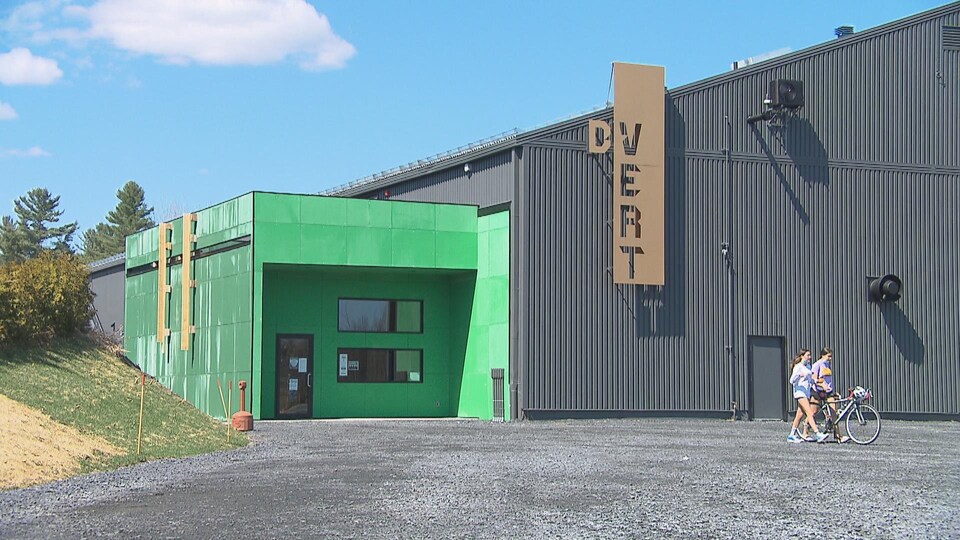 Façade du centre sportif D-Vert.