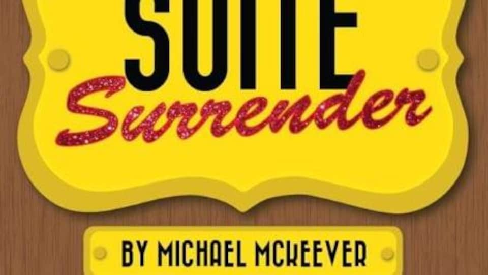 Pièce d'époque, la pièce Suite Surrender nous ramène en 1942 dans une suite d'hôtel attribuée par erreur à deux divas hollywoodiennes qui se détestent