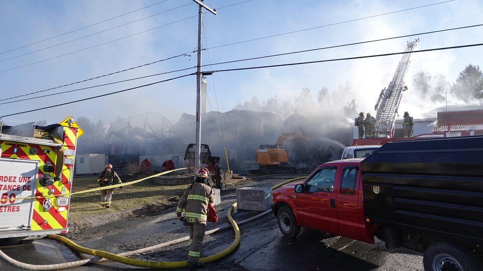 Important incendie à SaintFrançoisXavierdeBrompton RadioCanada.ca