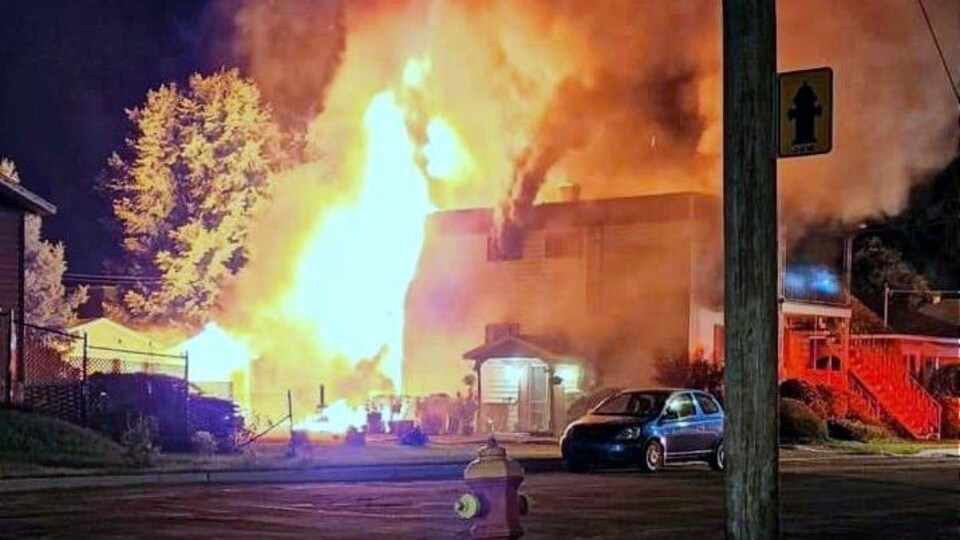 Un duplex en feu sur la Treizième Avenue à Drummondville.