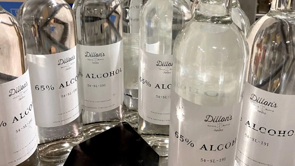 Des bouteilles d'alcool à 65 degrés