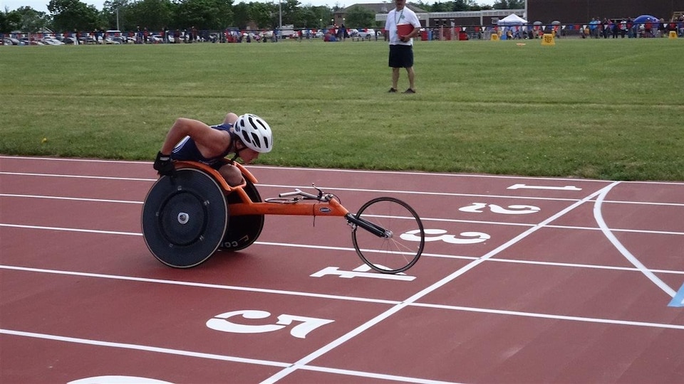 Jacob LeBlanc à la case départ d'une course en fauteuil roulant.