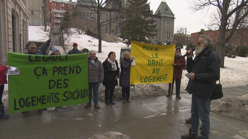 Une manifestation se tient à Sherbrooke pour réclamer davantage de logements sociaux.