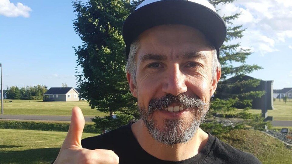Patrick Chapus à l'extérieur.