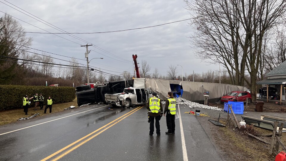 Collision impliquant un poids lourd et quatre véhicules à SainteCécile