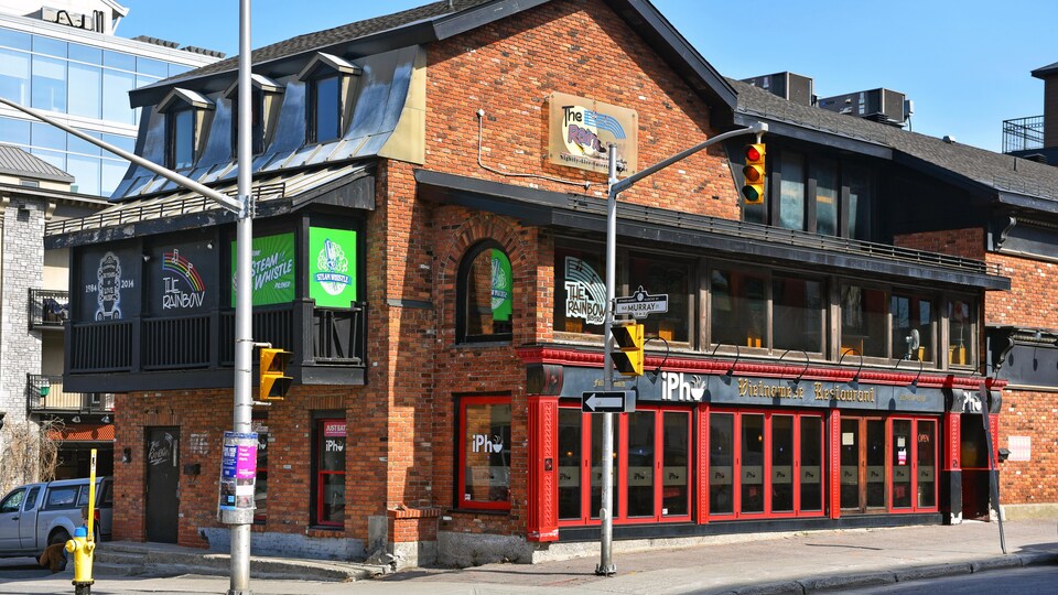 La devanture du Rainbow Bistro à Ottawa.