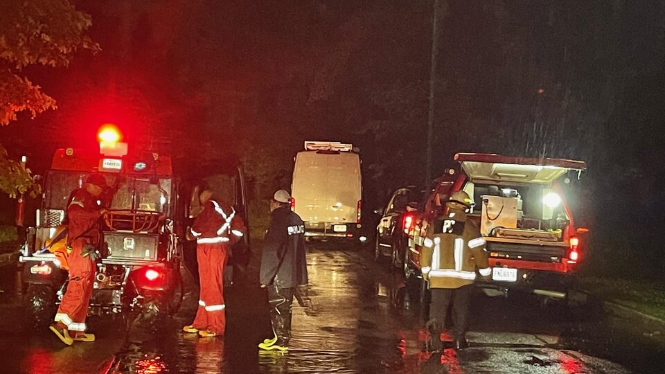 Les services d'urgence au ruisseau Moreau.