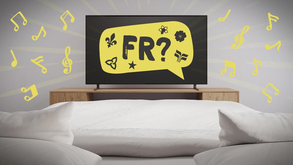 Une télévision au pied d'un lit où l'on peut voir la mention « FR? » accompagnée de symboles représentant différentes communautés francophones du Canada.