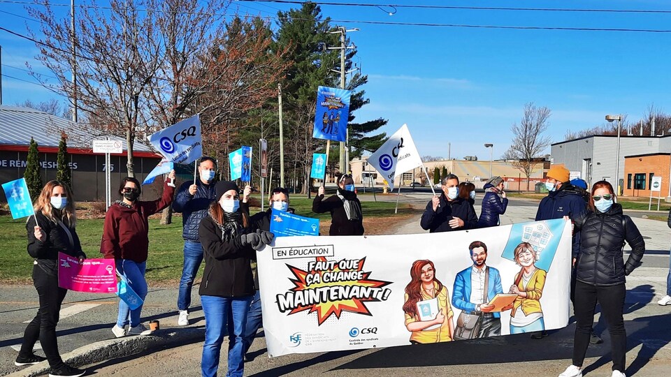 Nouvelle Greve De 73 000 Enseignants Du Quebec Le 27 Avril Radio Canada Ca