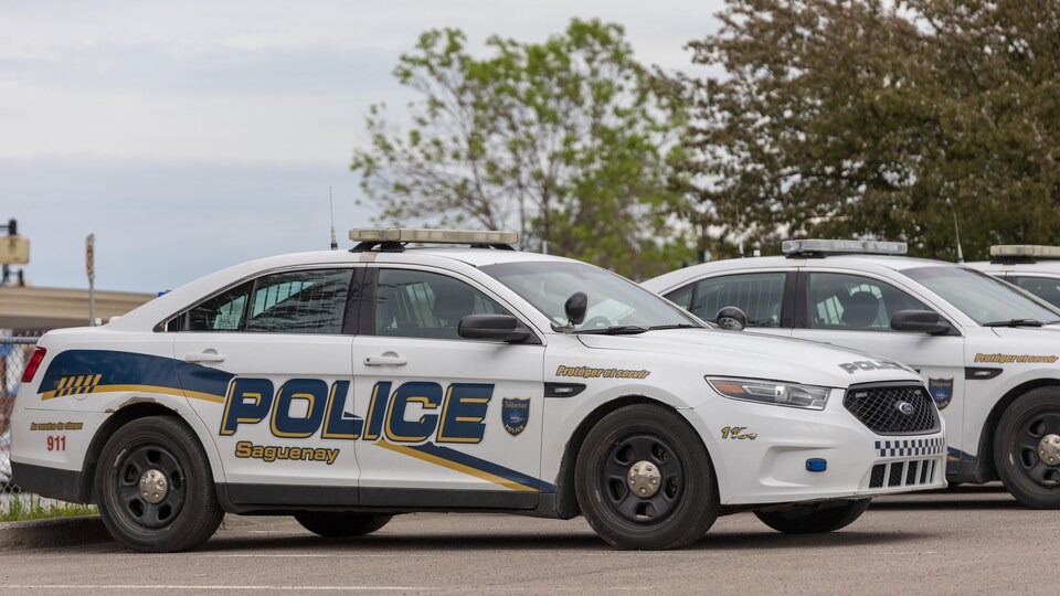 Une voiture de police du Service de police de Saguenay.