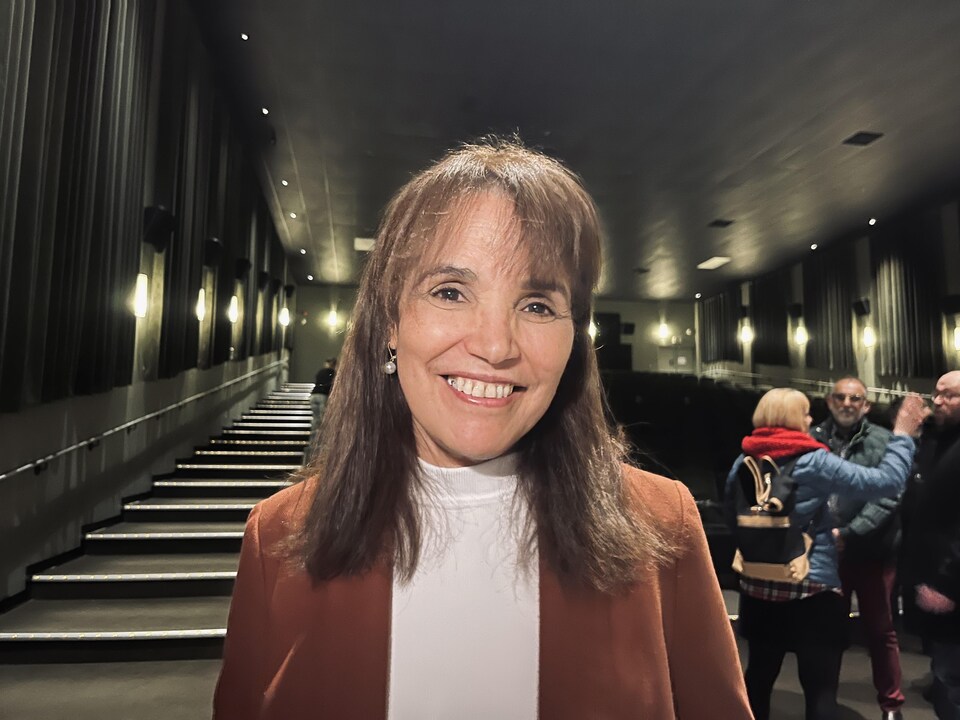 Malika Bajjaje dans une salle de cinéma. 