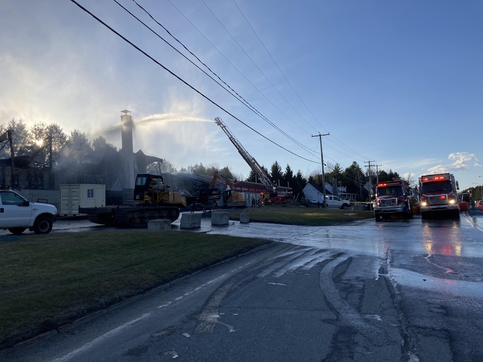 Important incendie à SaintFrançoisXavierdeBrompton RadioCanada.ca