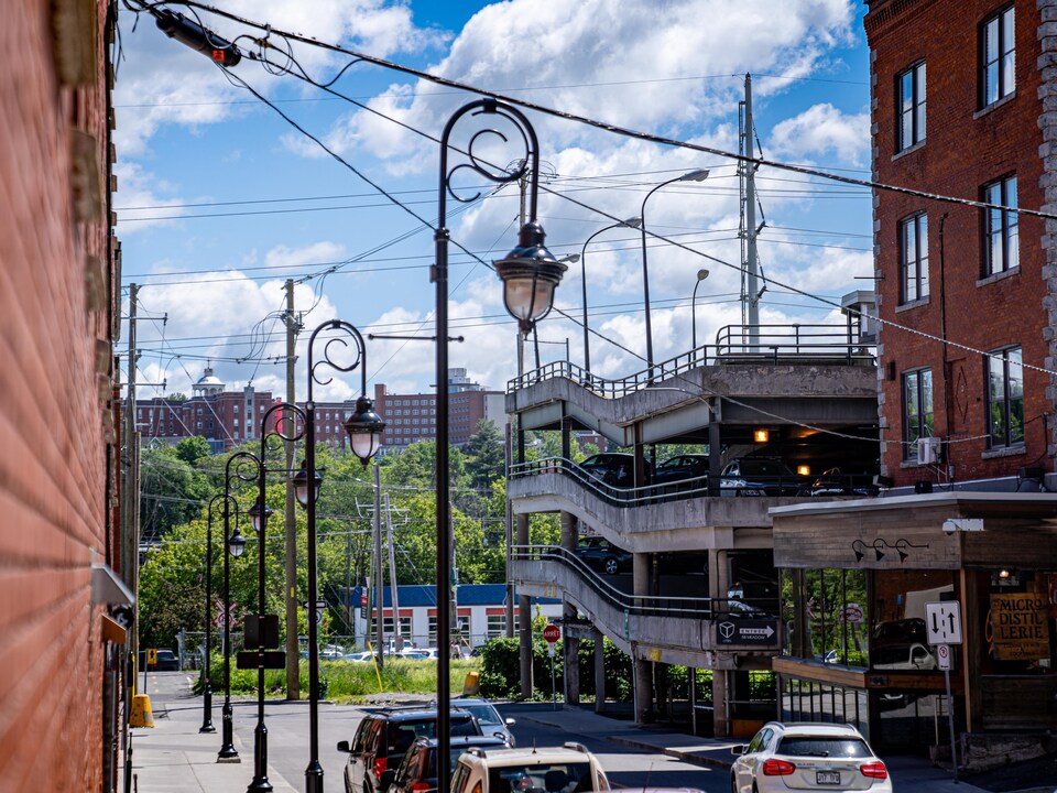 Le stationnement étagé la Grenouillère, à Sherbrooke. 