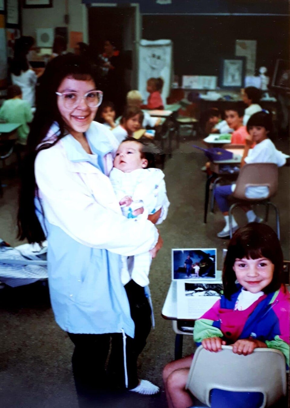 Gloria, Marie-Elena et Anna-Maria Viaud à l’École canadienne-française de Saskatoon en 1991.