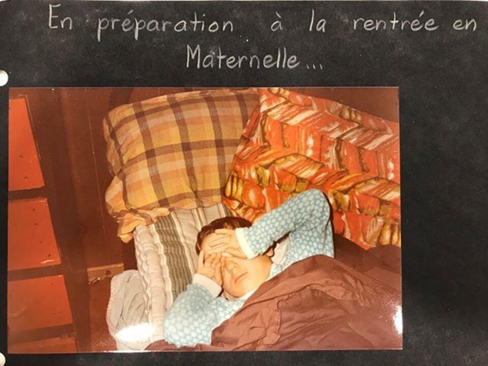 Paul Gareau, dans son lit à Bellevue, le jour de la rentrée en maternelle en 1982.
