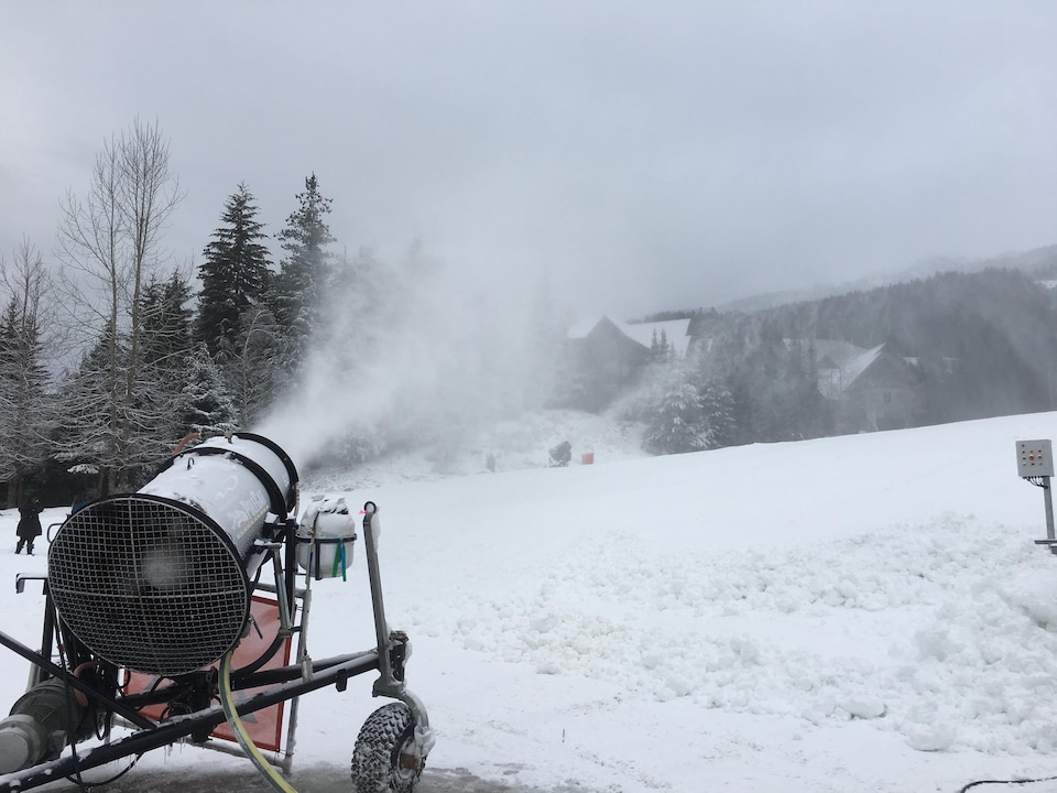 Les canons à neige: des outils nécessaires pour les stations de ski. 