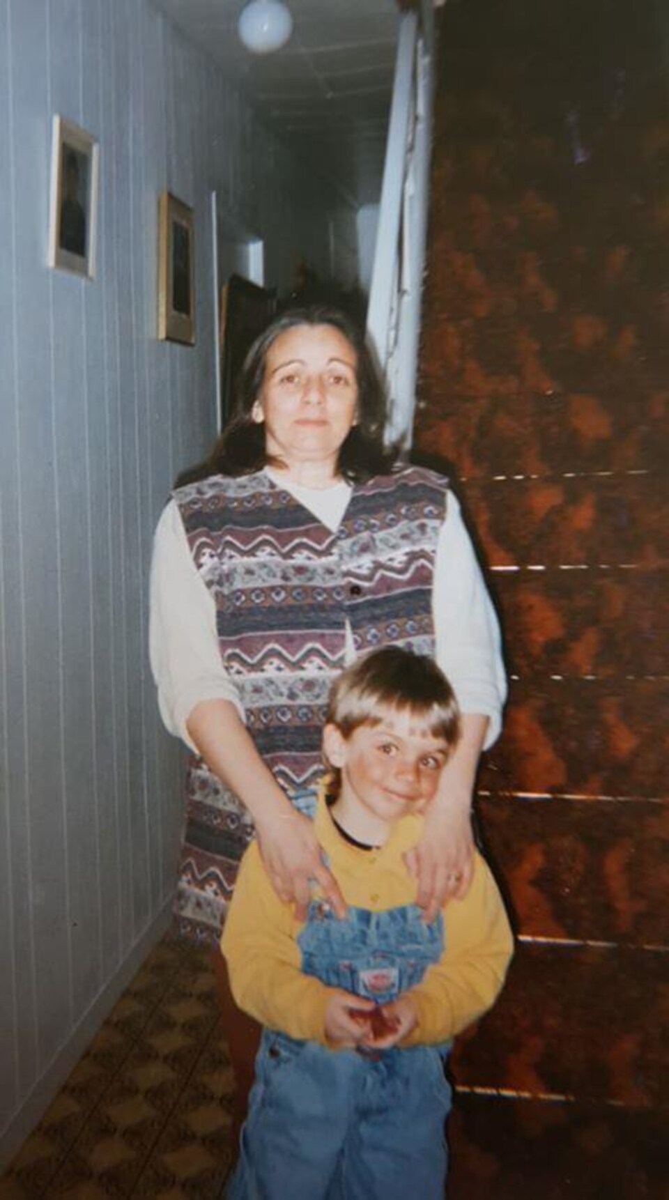 Soraya Ellert et son fils Shawn Jobin qui commençait la maternelle en 1997 à Portneuf, Québec