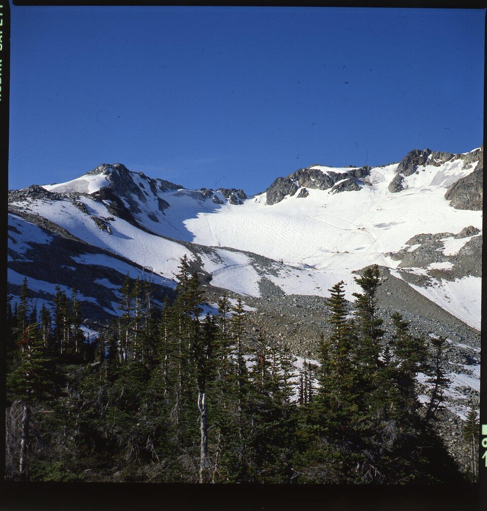 Le glacier de Whistler a cessé d'être accessible pour le ski en été en 1985. 