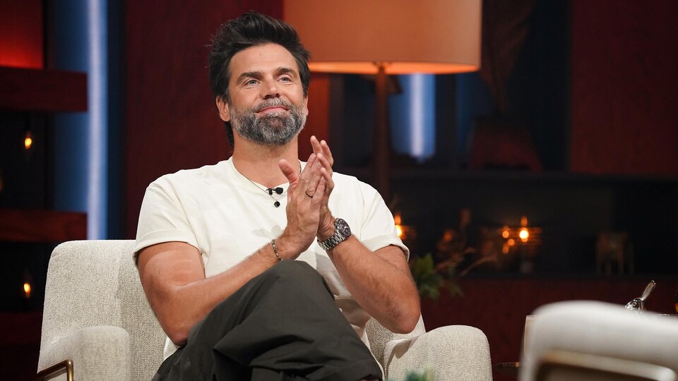 L'animateur Jean-Philippe Wauthier sur le plateau de Bonsoir bonsoir.