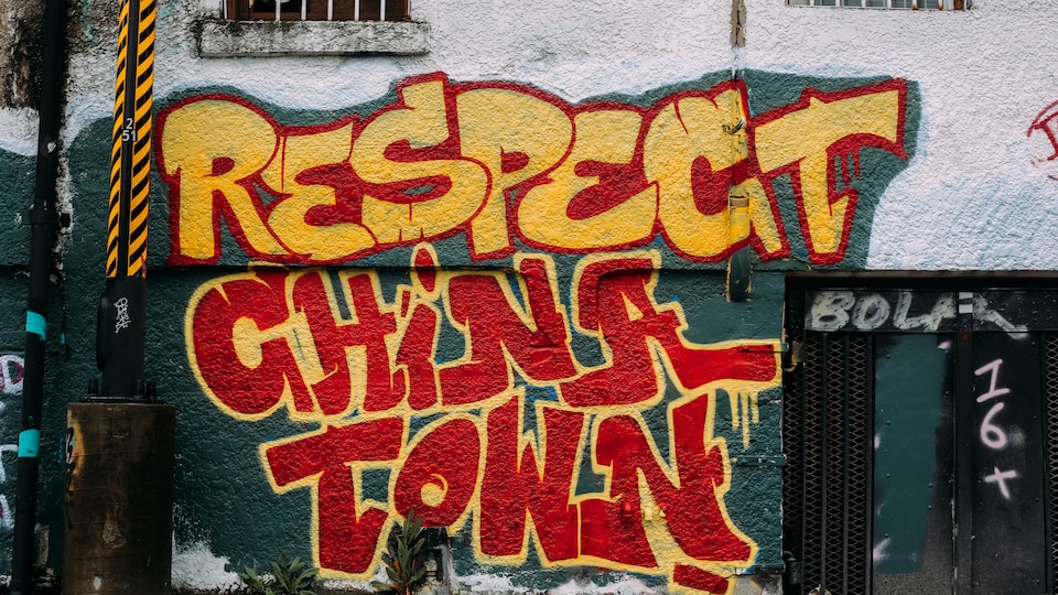 A graffiti on a wall. 