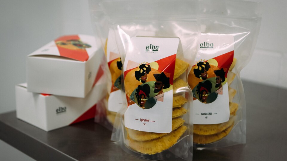 Des emballages contenant les produits de la compagnie Elbo.