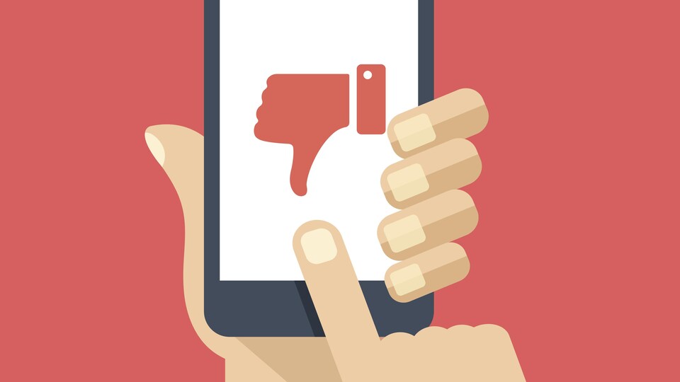 Une illustration présente un téléphone portable sur lequel un pouce tourné vers le bas se trouve sur l'écran. 