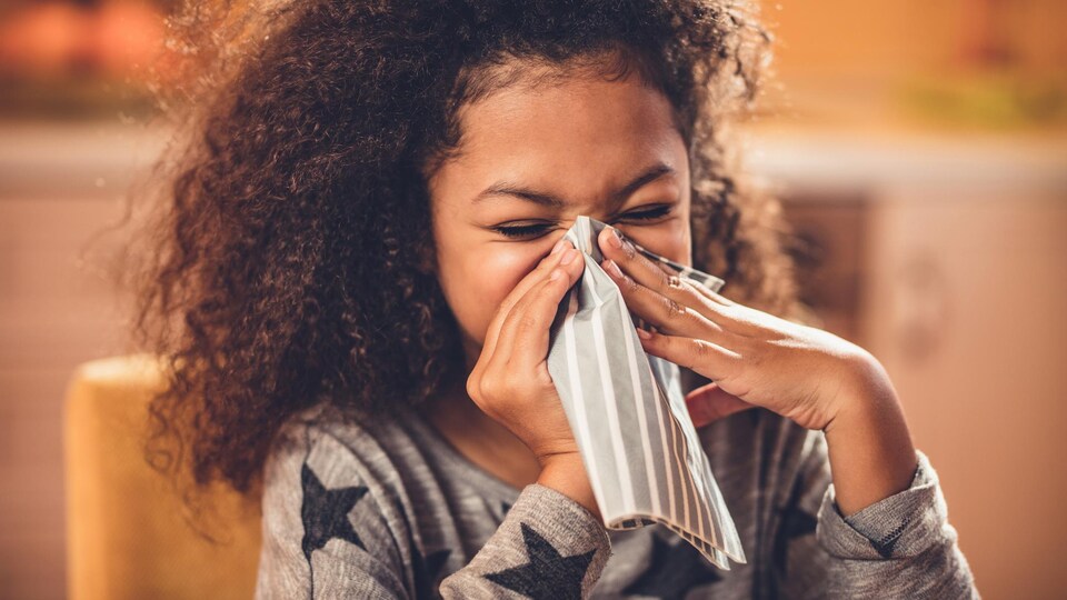 Nez Qui Coule Toux Et Fievre Chez Les Enfants L Automne Pourrait Etre Difficile Pour Les Parents Radio Canada Ca