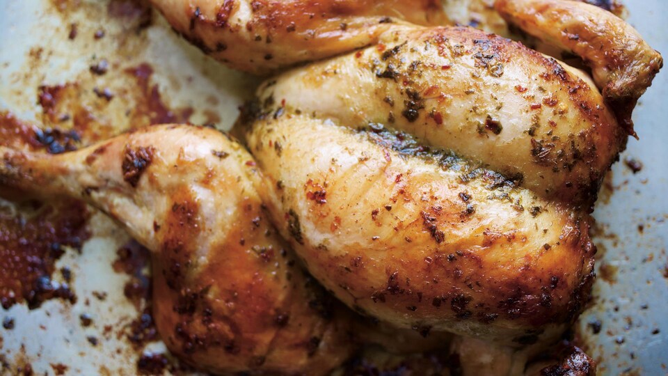 Un poulet grillé en crapaudine.