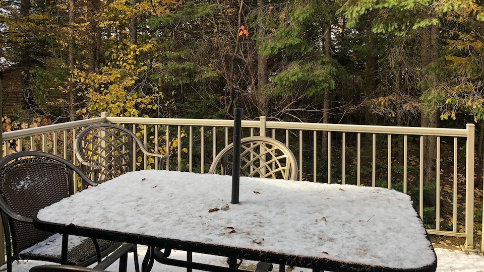 À leur réveil, des résidents de Lac-Beauport ont pu contempler des tapis blancs à quelques reprises en octobre.