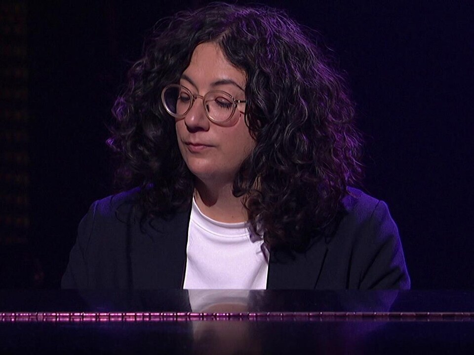 Alexandra Stréliski est au piano.