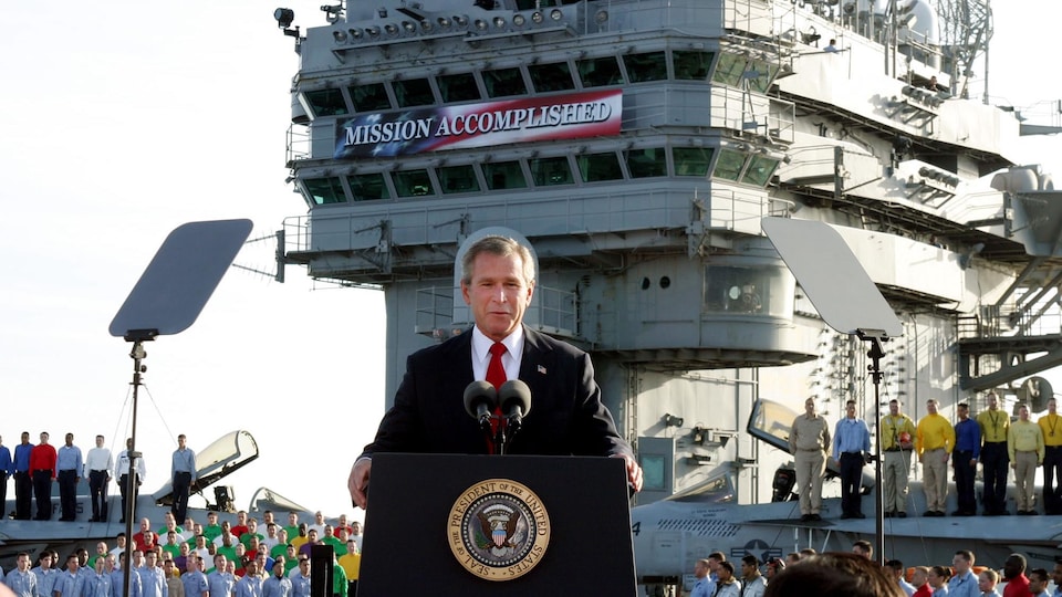 Discours du Président George W. Bush à la fin des combats en Irak, sur le porte-avions USS Abraham Lincoln le 1er mai 2003.