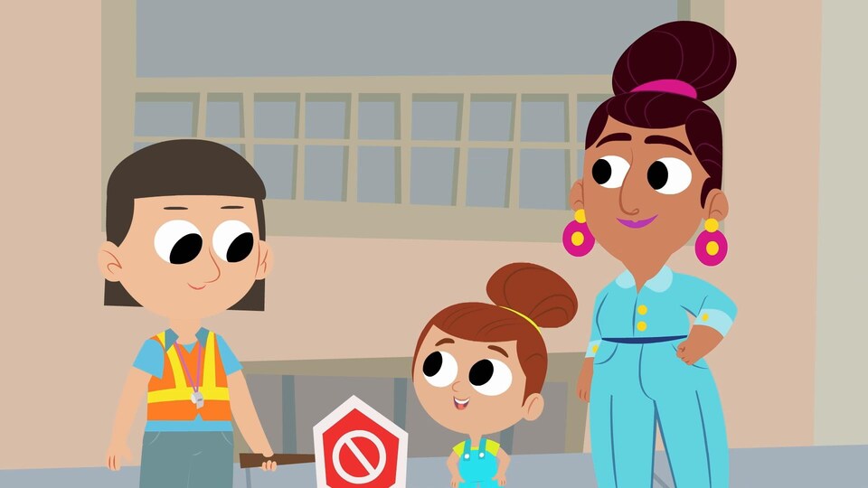 On voit la petite Amala avec sa maman et une brigadière scolaire