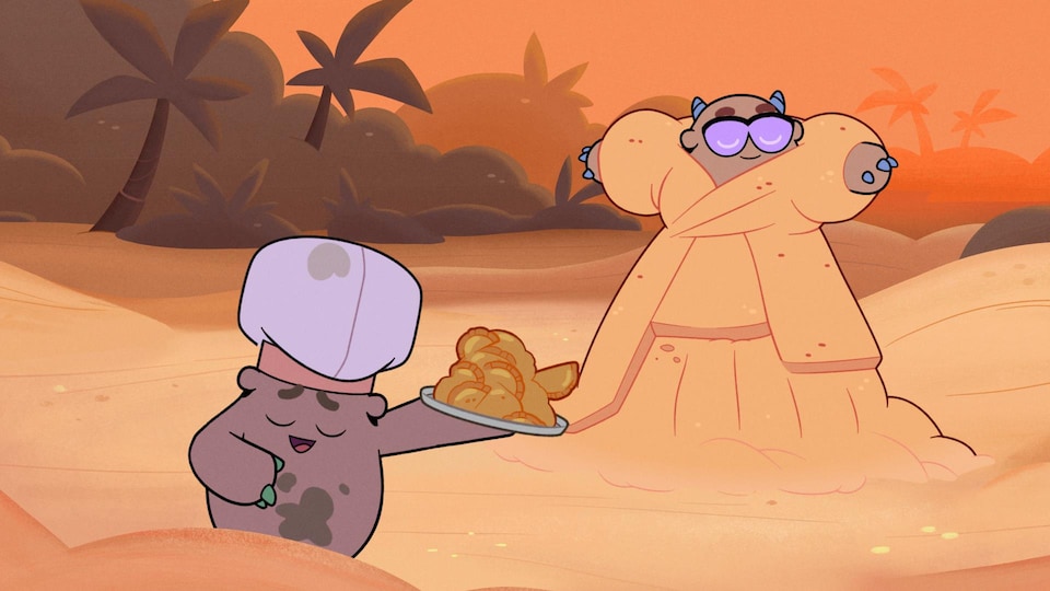 Une tient une assiette et une autre porte une grande robe de sable. 