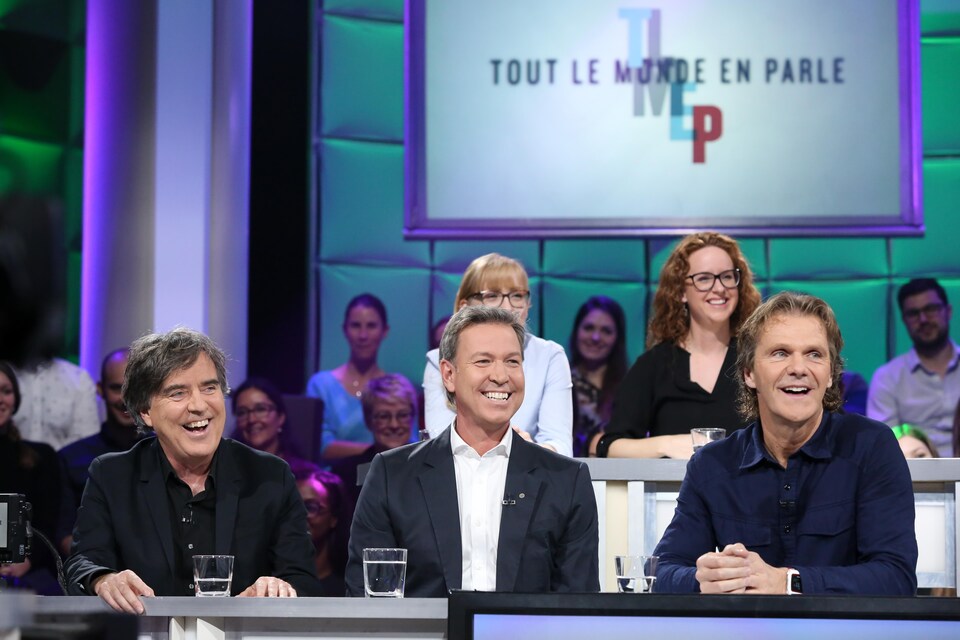 Pierre Thibault, Ricardo Larrivée et Pierre Lavoie sont assis sur le plateau de « Tout le monde en parle ».